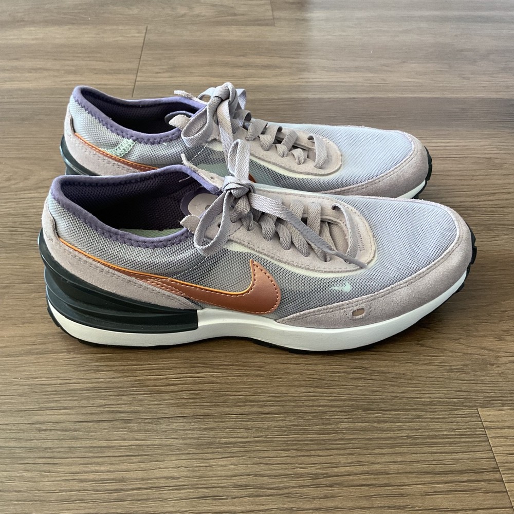 Nike Waffle One Summit White/MTLC Red Bronze GS Youth Size 6Y (DC0481 102)