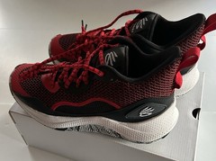 Under Armour GS CURRY 3Z 24 Boys Size 6.5Y Black + Red Basketball Sneakers New