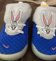 Nike LeBron Bugs Bunny Tune Squad Space Jam Toddler Shoes. Size 7. Blue/ Yellow