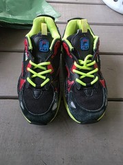 Fila Ray Tracer Apex Kid’s Size 2 1/2 Shoes Laces Are Flawed