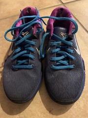 NIKE Kobe 7~SIZE 4 YOUTH