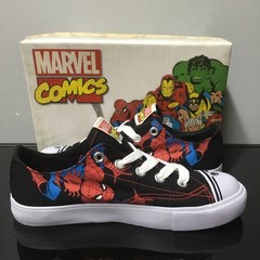 Marvel Comics Kids Canvas Sneakers Size 2Y Low Top Amazing Spider-Man