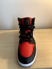 Air Jordan 1 Mid Black Fire Red (GS) — US 7Y / Women’s 8.5 — New