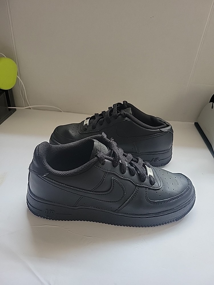 Nike Air Force 1 Black Leather Unisex Kids Sneaker 6.5 Y