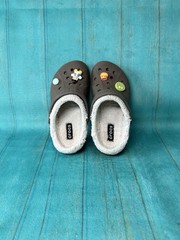 Crocs kids Mammoth Lined Clogs Brown Synthetic Material size: 12-13