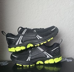 Size 5.5y – Nike Zoom Vomero 5 (GS) Black Volt (NO BOX)