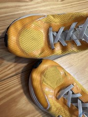 VEJA Kids Small Canary Light Alveomesh sneaker in yellow Size 3 Pre-owned