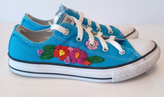 Converse All Star Bright Blue w/Embroidered Flowers YOUTH Size 3 Excellent Cdtn.