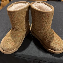 UGG Kids Boot Classic Graphic Stitch Chestnut Brown Colorful Logo size 12