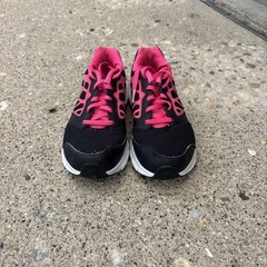 Nike Downshifter 6 Black & Pink Running Shoes Youth Size 3.5, EU 35.5
