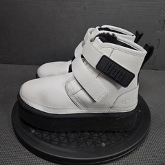 UGG Boots Kids Size 1 White Leather Hook & Loop Ankle Winter Lined 1148852K