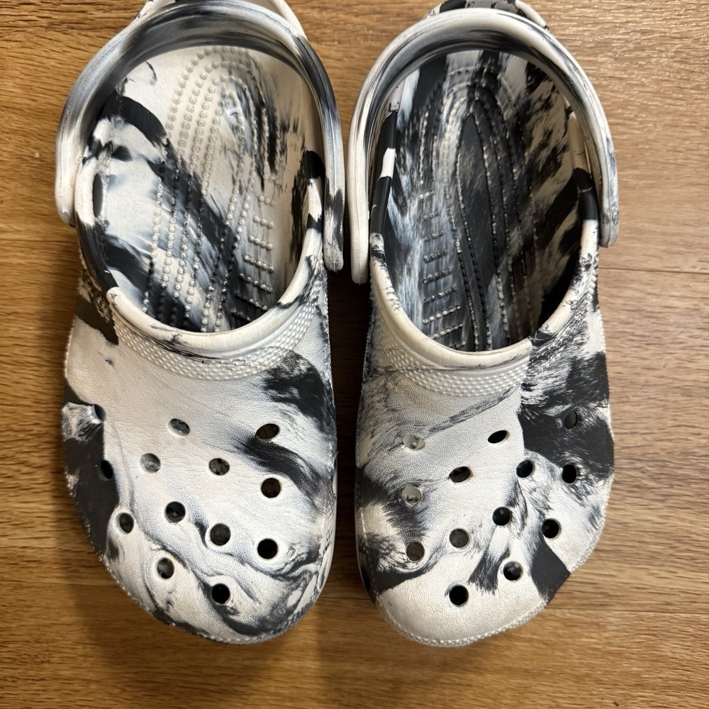 Crocs Classic Marbled Clog Sandals Black & White Unisex Kids Sz J5