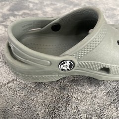 crocs iconic comfort clogs Kids Size 9 Gray Sandal Slide Slip On