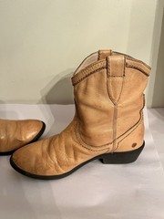 Frye Boots Carson Shortie Boy Size 3 Tan Leather Pull On Ankle Boots kids boots