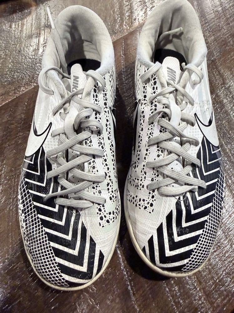 Nike Black And White Sneakers 4.5 Kids