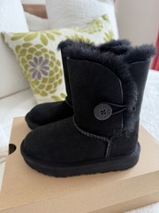 UGG KIDS BAILEY BUTTON II – SIZE 10 Black NEW IN BOX