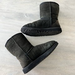 UGG Kid’s Classic II 1017703K Black Suede Boots Size 3