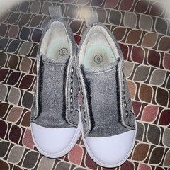 Kids Size 9 Cat & Jack Unisex Gray/White Hook & Loop Low Top Sneakers