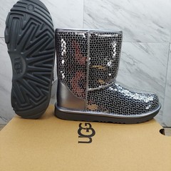 UGG Classic II Gel Hearts Silver Sequin Boots 1151613K Size 6 Kids Women’s 7 NIB