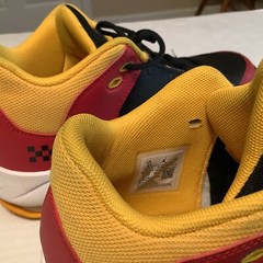 Size 6Y (GS) – Air Jordan Max Aura 3 SE Gym ShoesLow Black Red Gold in good Con