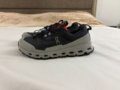 On Cloudhero Waterproof Youth Size 4 Magnet/Fog Running Shoes!