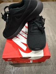 NWB Nike Black Mesh Tanjun Kids Sneakers