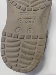 CROCS Classic Real Tree Camouflage Clogs, Kids Size: J3 (Foot Length 8.5″)