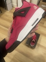 Jordan 4 Retro Voltage Cherry (GS) Size 5.5y / 7W ( RARE )