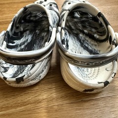 Crocs Classic Marbled Clog Sandals Black & White Unisex Kids Sz J5