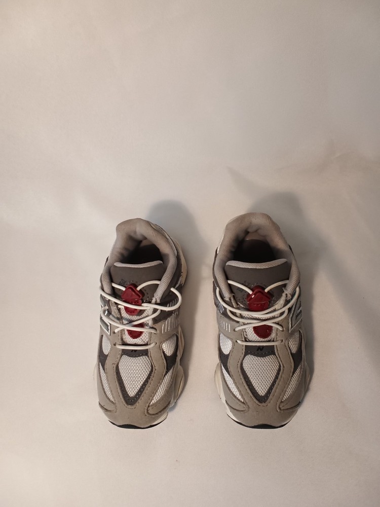 New Balance Unisex Kids 9060 Grey & White (IV9060GY) Size US 10 Medium