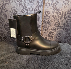 Art Class-Youth Unisex black side zip Crosby buckle Moto boots size 1