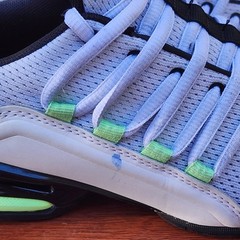 PUMA Axelion Refresh White/Black/Lime Running Shoe Size 4.5 C