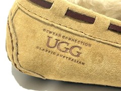 UGG Slippers Kids Dakota Slipper Size 9/10