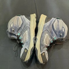 Vasque Kids Boots Gray and Tan Boy Size 4 Preowned Good Condition Waterproof