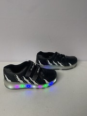Kids LED Roller Skate Shoes Boys Girls Fashion Flashing Two Wheels Size 8.5 (42)