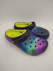 Crocs Kids Classic Lined With Tie-dye Graphic & Lime Green Fuzzy Liner Size J4