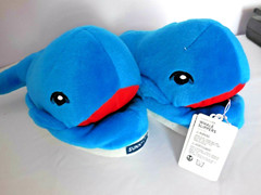 NWT Sunny Life Happy Feet Plush 3D Whale Slippers M (Children ages 4-8 years)