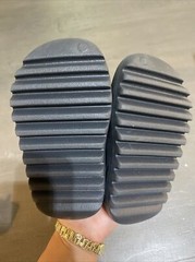 Yeezy kids slide Black size 10 K