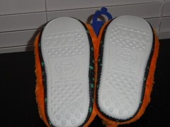 BUILD-A-BEAR WORKSHOP CHARACTER SLIPPERS 2018 HALLOWEEN PUMPKIN BEAR SZ M(12-13)