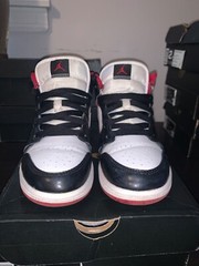Jordan 1 Mid white Gym Red Black size 2Y (with box) (small amount of creasing)