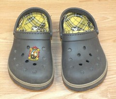 Genuine Crocs Brown Size 2 Unisex Kids Shoes With Yellow Plaid Lining *READ*