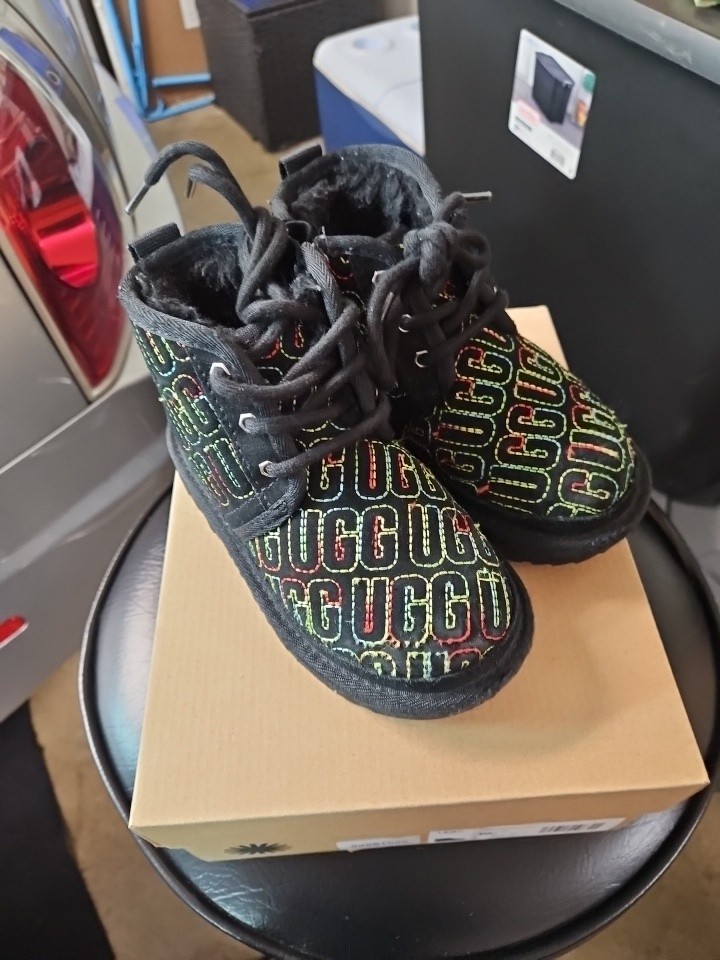 UGG T Neumel II Graphic Rainbow Stitch Black Suede Lace Up Boots Kids Size 10