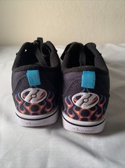 HEELYS PRO 20 FIRE GRADE SCHOOL LIFESTYLE SHOES Size 2 Youth Brand New No Wheels