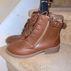 GIRLS BOOTS SIZE 6