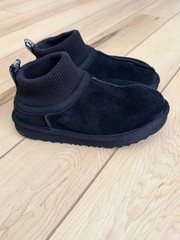 UGG Kids Black Knit Cuff Ankle Boots UGGplush Size 1 Youth EU 32.5