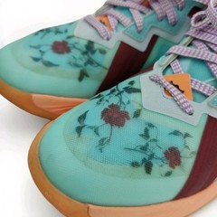 Nike LeBron 18 Low x Mimi Plange Daughters 2021 Youth Sz 7/ EU 40 Flwr Sneakers