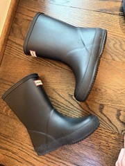 Hunter Kids First Classic Rain Boots in black Size 9 Us