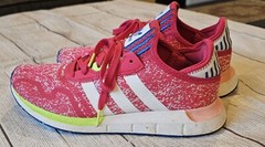 Adidas Swift Run X Unisex Youth Size 7 or Women’s Size 8.5 Sneakers Colorful