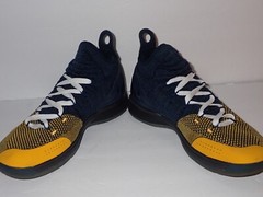 Nike KD 11 Kevin Durant React Flyknit Kids Size 7Y 7 Youth Navy Blue & Yellow