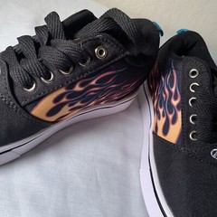 HEELYS PRO 20 FIRE GRADE SCHOOL LIFESTYLE SHOES Size 2 Youth Brand New No Wheels